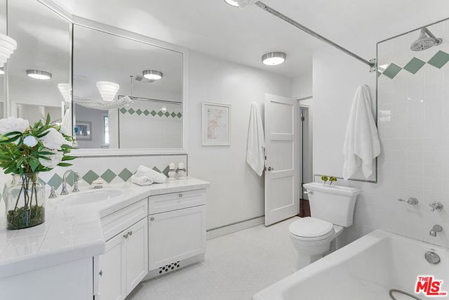 8585 Airdrome Street, Los Angeles, CA 90035