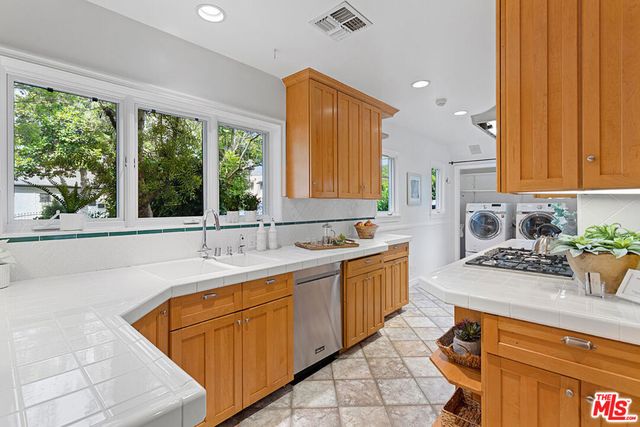8585 Airdrome Street, Los Angeles, CA 90035