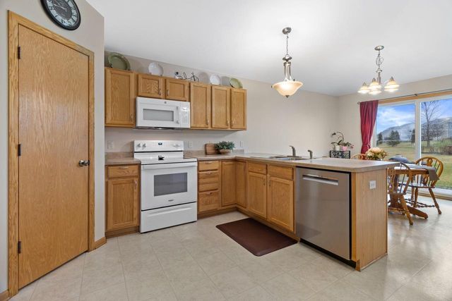 N7996 Woody LANE, Ixonia, WI 53036