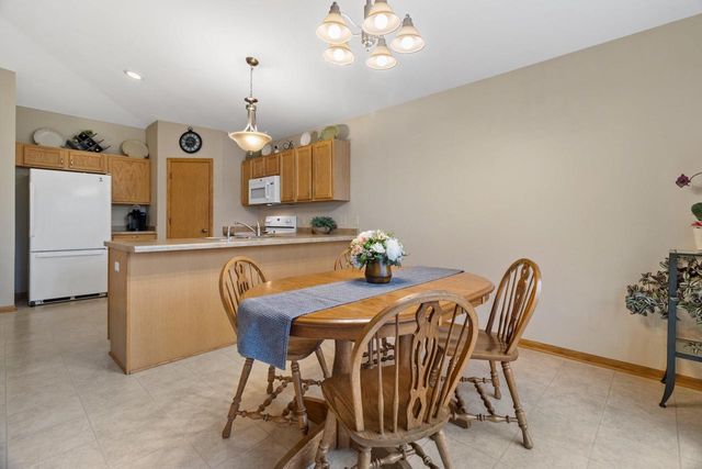 N7996 Woody LANE, Ixonia, WI 53036