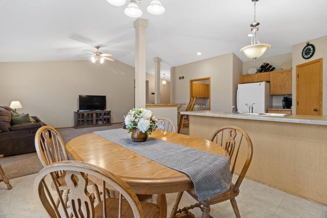 N7996 Woody LANE, Ixonia, WI 53036