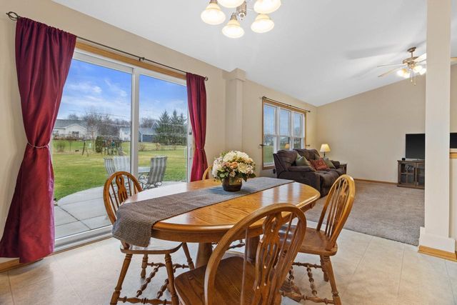 N7996 Woody LANE, Ixonia, WI 53036