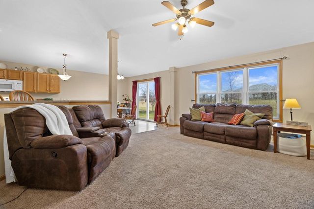 N7996 Woody LANE, Ixonia, WI 53036