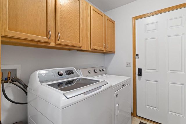 N7996 Woody LANE, Ixonia, WI 53036