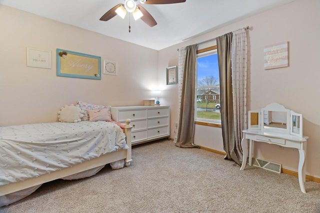 N7996 Woody LANE, Ixonia, WI 53036