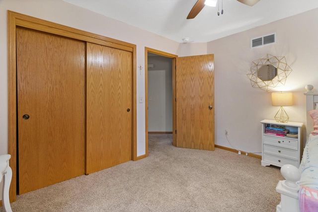 N7996 Woody LANE, Ixonia, WI 53036