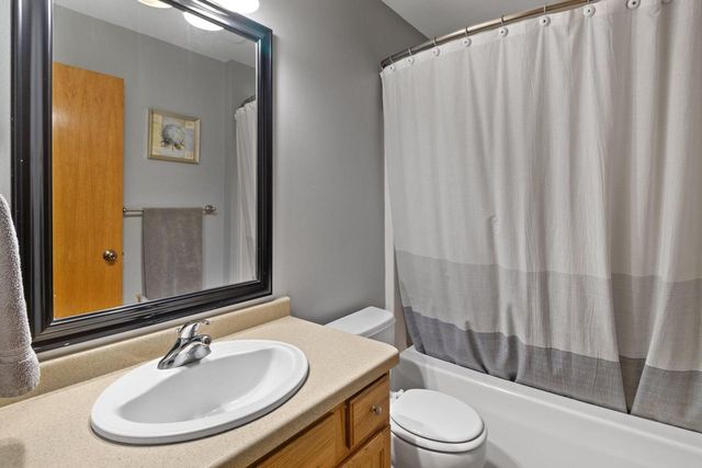 N7996 Woody LANE, Ixonia, WI 53036