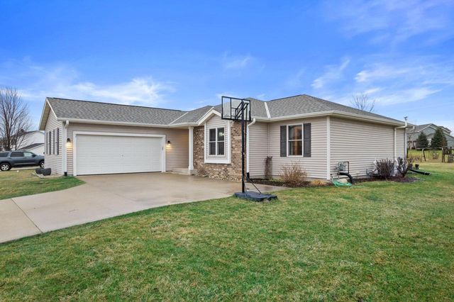 N7996 Woody LANE, Ixonia, WI 53036