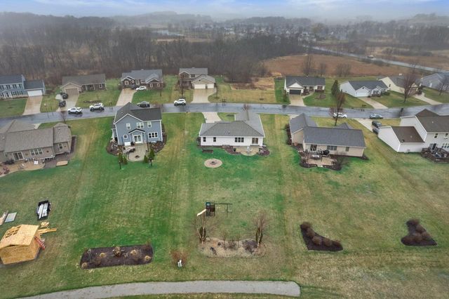 N7996 Woody LANE, Ixonia, WI 53036