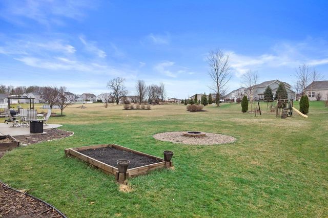 N7996 Woody LANE, Ixonia, WI 53036