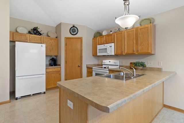 N7996 Woody LANE, Ixonia, WI 53036