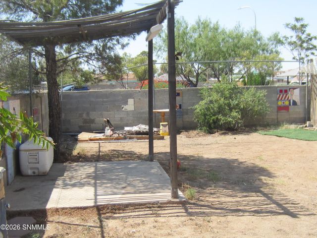 1070 N Tornillo Street, Las Cruces, NM 88001