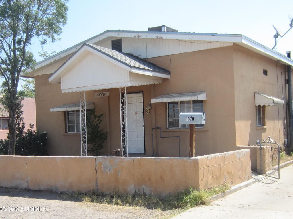 1070 N Tornillo Street, Las Cruces, NM 88001