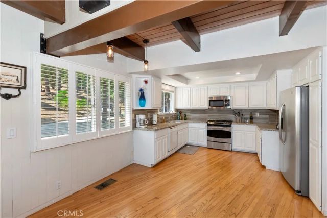 544 Old Toll Road, Lake Arrowhead, CA 92352