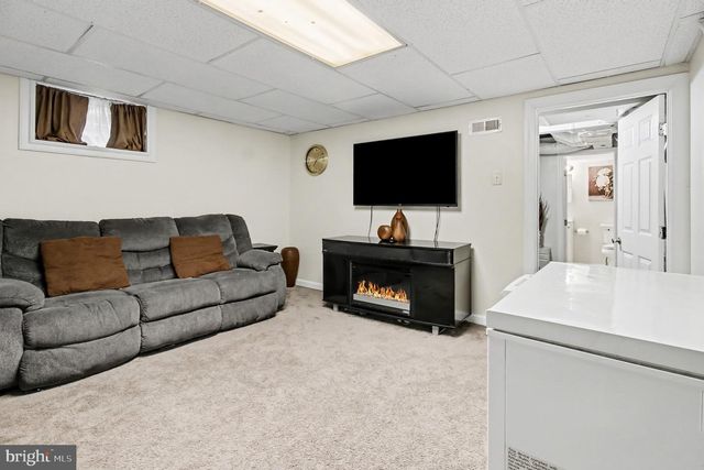 8528 WATER OAK RD, Parkville, MD 21234