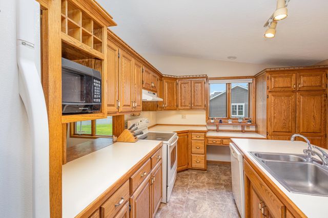 706 Highland Drive, New Prague, MN 56071