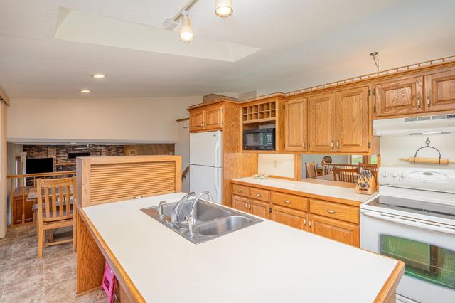 706 Highland Drive, New Prague, MN 56071