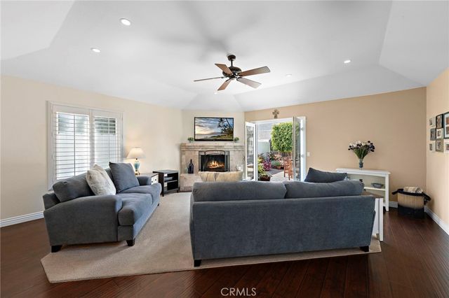 207 Memphis Avenue, Huntington Beach, CA 92648