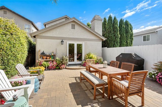 207 Memphis Avenue, Huntington Beach, CA 92648