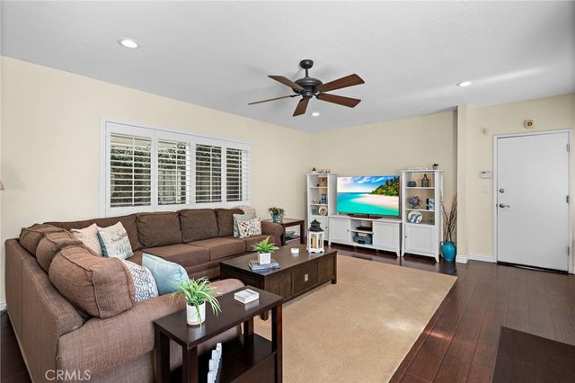 207 Memphis Avenue, Huntington Beach, CA 92648