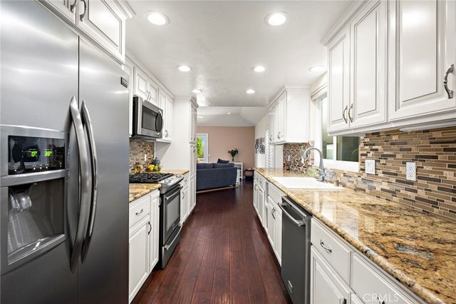 207 Memphis Avenue, Huntington Beach, CA 92648