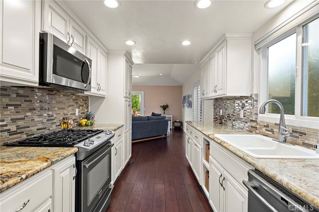 207 Memphis Avenue, Huntington Beach, CA 92648