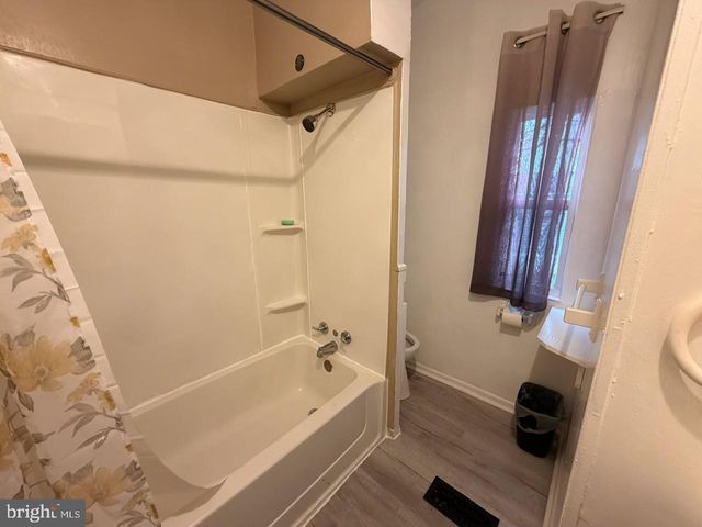 203 OAKFIELD CT W, Lancaster, PA 17603