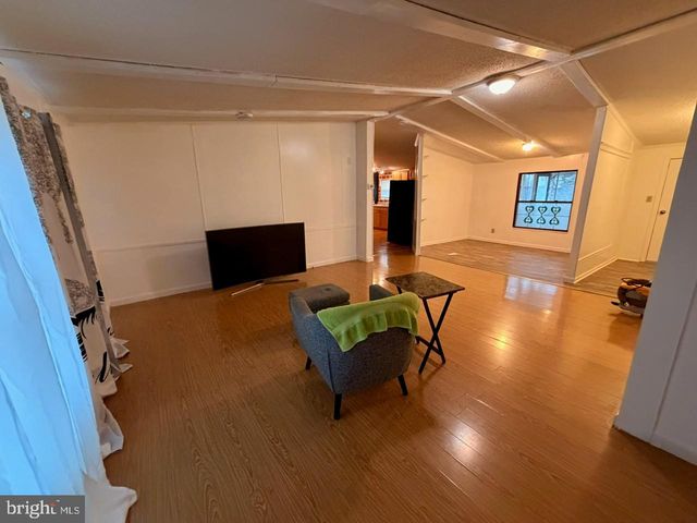 203 OAKFIELD CT W, Lancaster, PA 17603