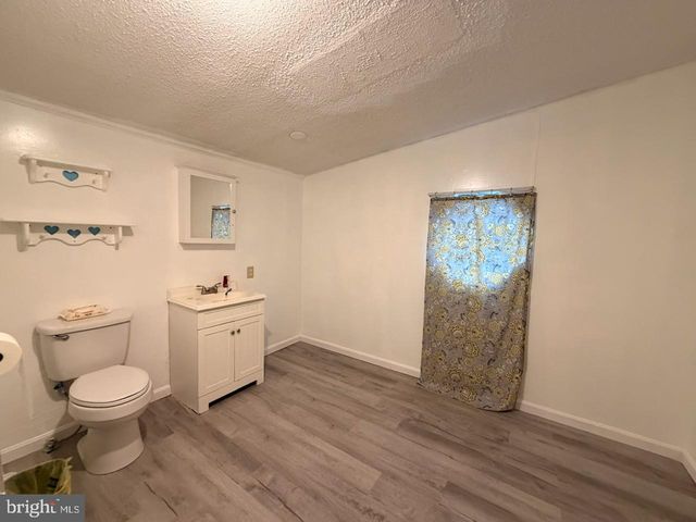 203 OAKFIELD CT W, Lancaster, PA 17603