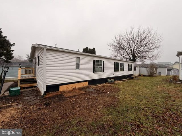 203 OAKFIELD CT W, Lancaster, PA 17603