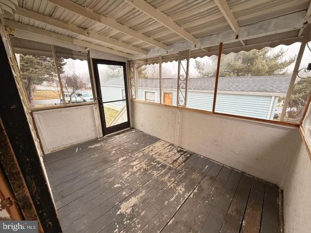 203 OAKFIELD CT W, Lancaster, PA 17603