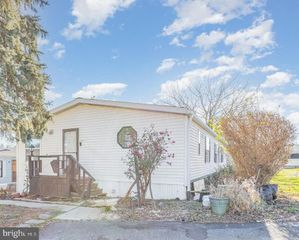 203 OAKFIELD CT W, Lancaster, PA 17603