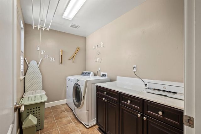 1619 Ballou Cir, Folsom, CA 95630