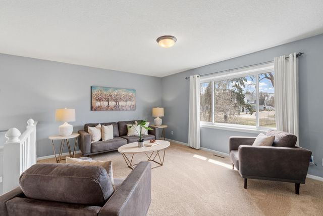 10725 15th Avenue N, Plymouth, MN 55441