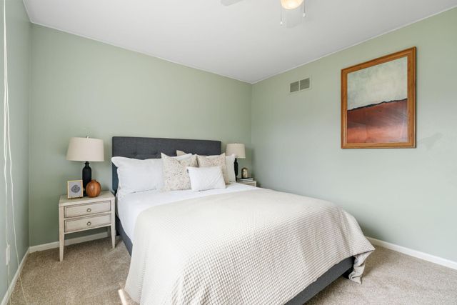 10725 15th Avenue N, Plymouth, MN 55441