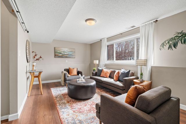 10725 15th Avenue N, Plymouth, MN 55441