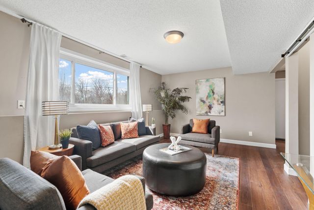 10725 15th Avenue N, Plymouth, MN 55441