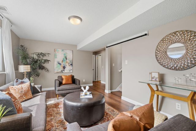 10725 15th Avenue N, Plymouth, MN 55441