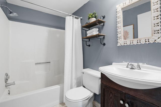 10725 15th Avenue N, Plymouth, MN 55441