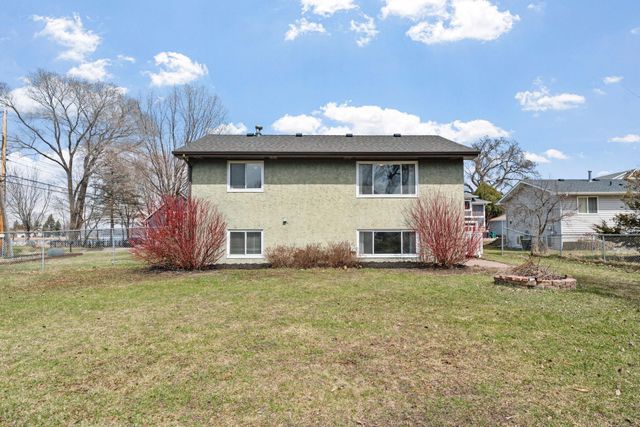 10725 15th Avenue N, Plymouth, MN 55441