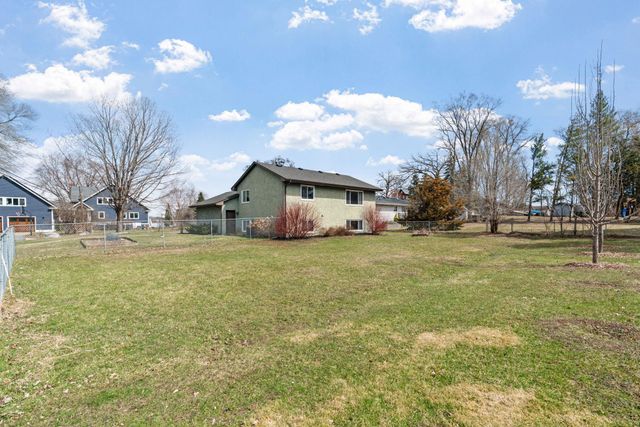 10725 15th Avenue N, Plymouth, MN 55441