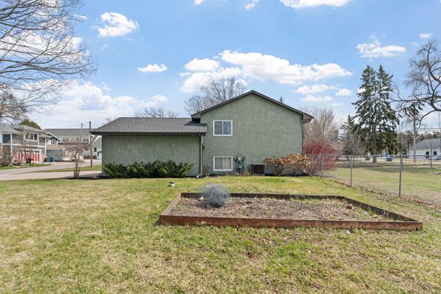 10725 15th Avenue N, Plymouth, MN 55441