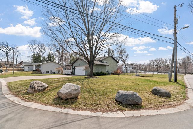 10725 15th Avenue N, Plymouth, MN 55441