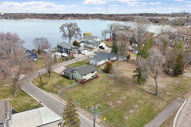 10725 15th Avenue N, Plymouth, MN 55441