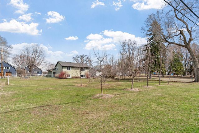 10725 15th Avenue N, Plymouth, MN 55441