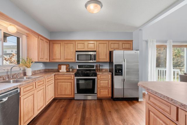 10725 15th Avenue N, Plymouth, MN 55441