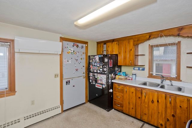 84 Bourbeau St, Chicopee, MA 01020