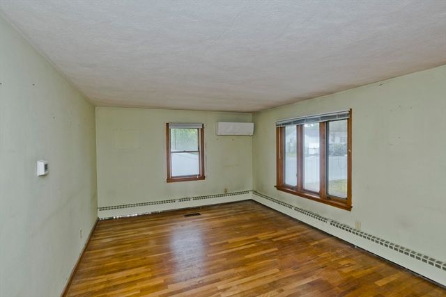 84 Bourbeau St, Chicopee, MA 01020