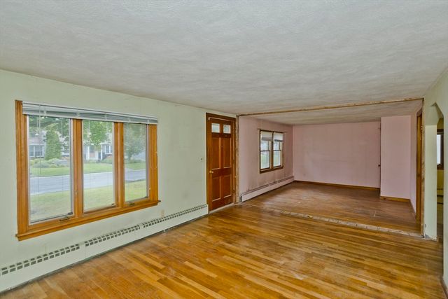 84 Bourbeau St, Chicopee, MA 01020