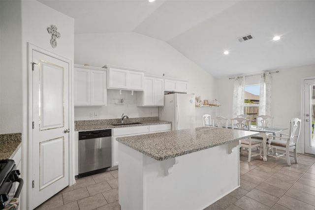 7223 S Laurel Place, Broken Arrow, OK 74011